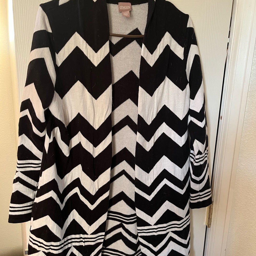CHICO’S sz 1 black and white design